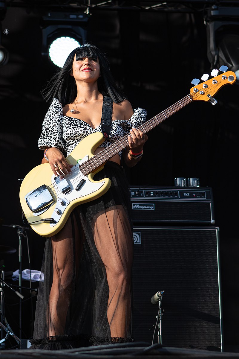 Laura Lee (bassist) - Wikipedia