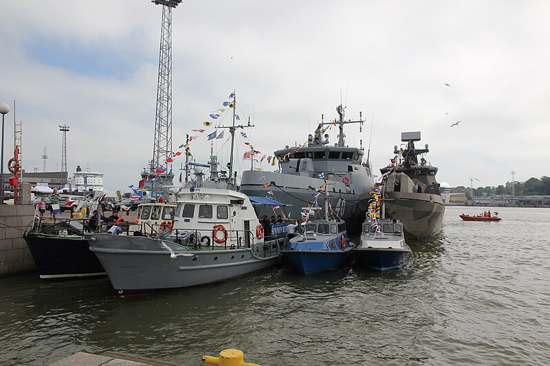 File:Kilta-alukset merivoimien vuosipäivänä 2012 4.JPG