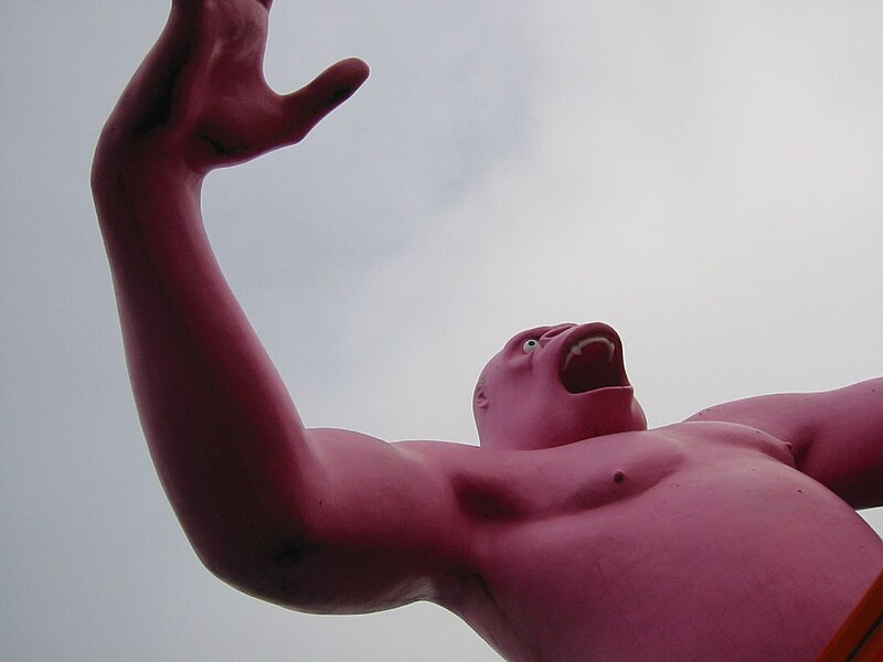 File:King Kong statue by Nicholas Monro at Ingliston Edinburgh.jpg