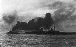 Прикриття крейсера «Кіров» димовою завісою. Серпень 1941 року