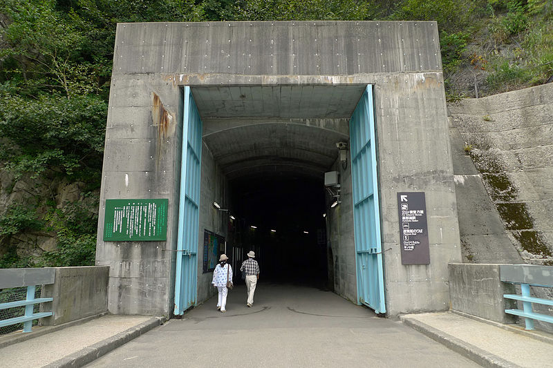 File:Kurobeko Station entrance 20100906-4.jpg