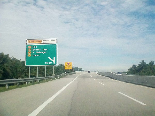 Ijok Interchange signboard marker. Ijok Interchange is the western terminus of LATAR, and it will be connected to the WCE expressway, which is still u