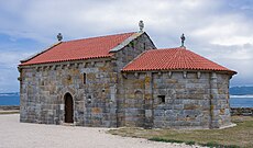 Lateral view of A Lanzada Chapel, Sanxenxo, Galicia (Spain).jpg