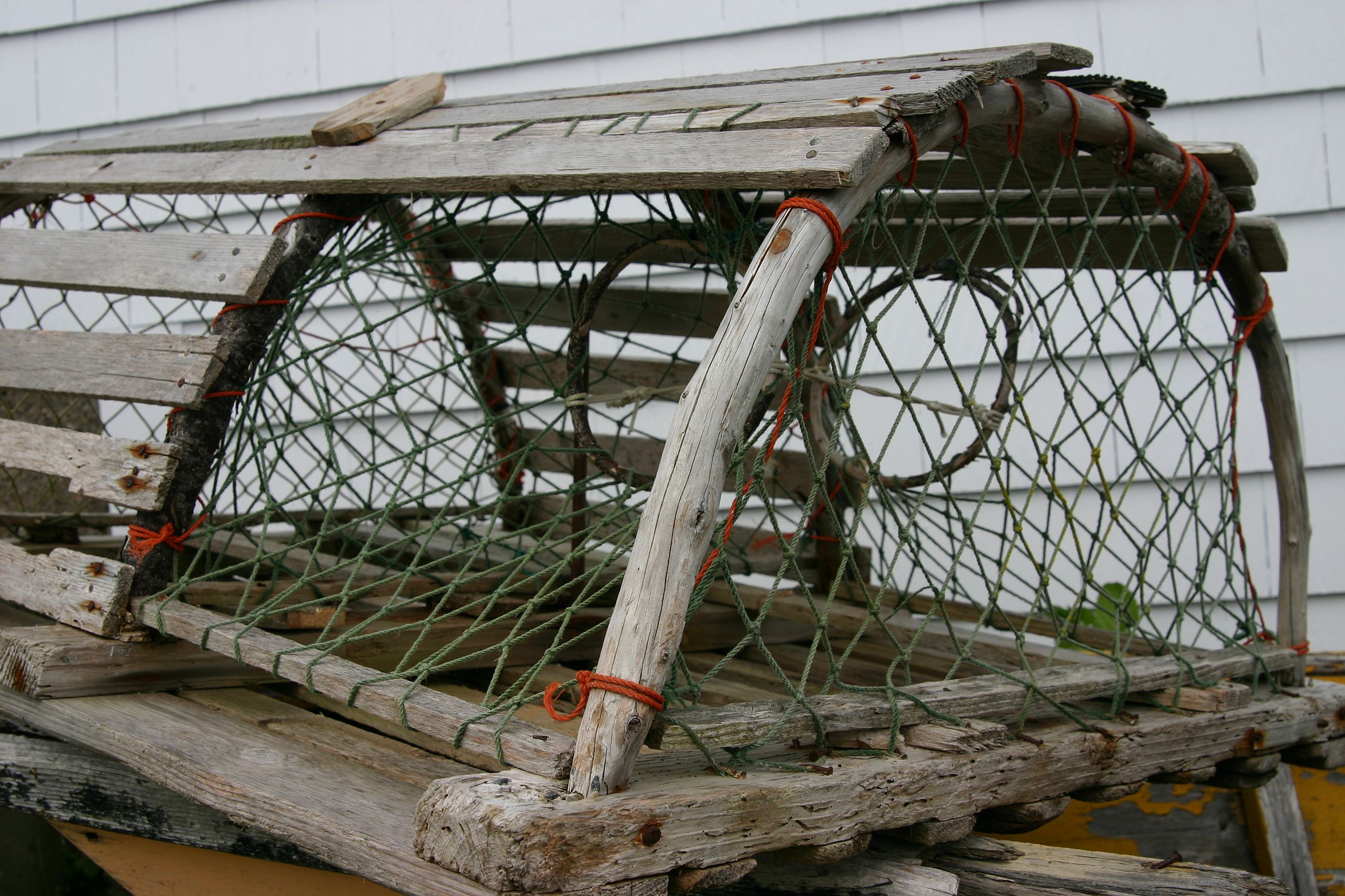 File:Lobster trap.jpg - Wikipedia