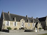 Longues-sur-Mer.  Abdijhuis van de abdij van Sainte-Marie, zuidgevel.jpg