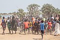 File:Lucha entre clanes de la tribu Mundari, Terekeka, Sudán del Sur, 2024-01-29, DD 171.jpg