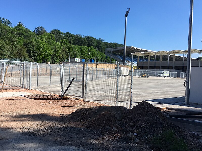 File:Ludwigsparkstadion, Vorplatz Richtung Gästetribüne (Juni 2021).JPG