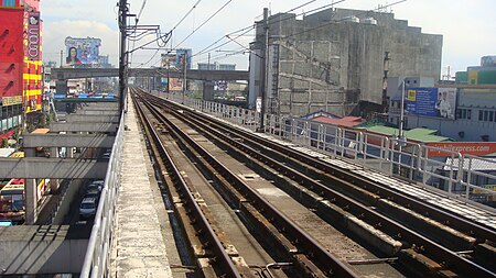 ไฟล์:MRT-3 Tracks Araneta Center Cubao 1.jpg