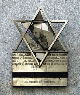 Plaque commemorating the synagogue at Spandau, which was built in 1895 and destroyed on Kristallnacht in 1938. The plaque, on Lindenufer and the corner of Chamber Street (the site of the former synagogue in Altstadt Spandau), was sculpted by Volkmar Haase Mahnmal spandau1.jpg