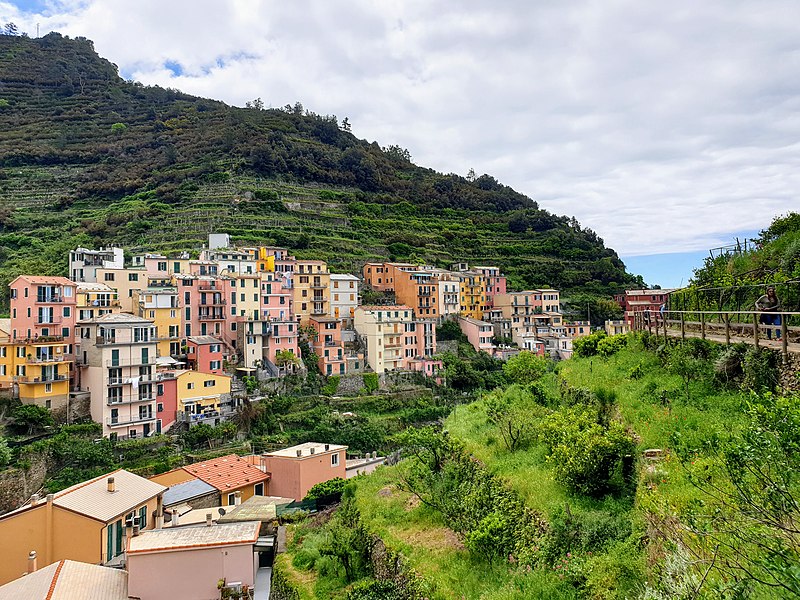 File:Manarola village 2.jpg