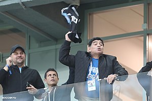 Diego Maradona: İlk yılları, Kulüp kariyeri, Millî takım kariyeri