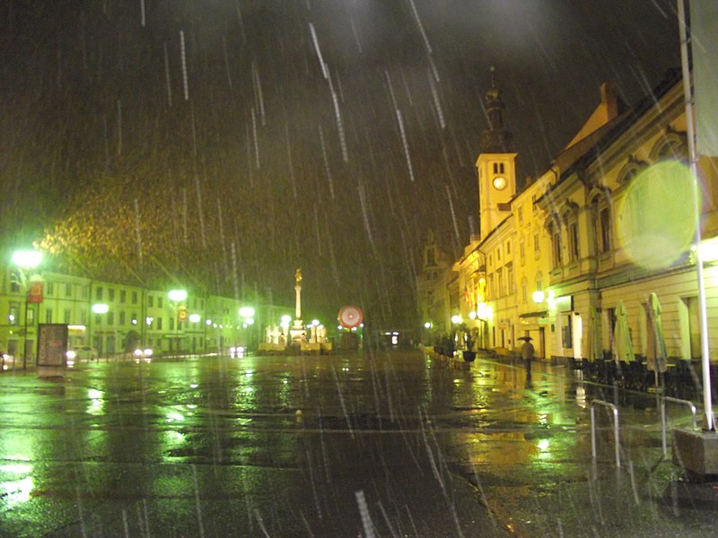 File:Maribor - At Night (8641550650).jpg