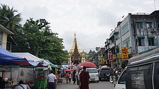Market nears Shwedagon Pagoda
