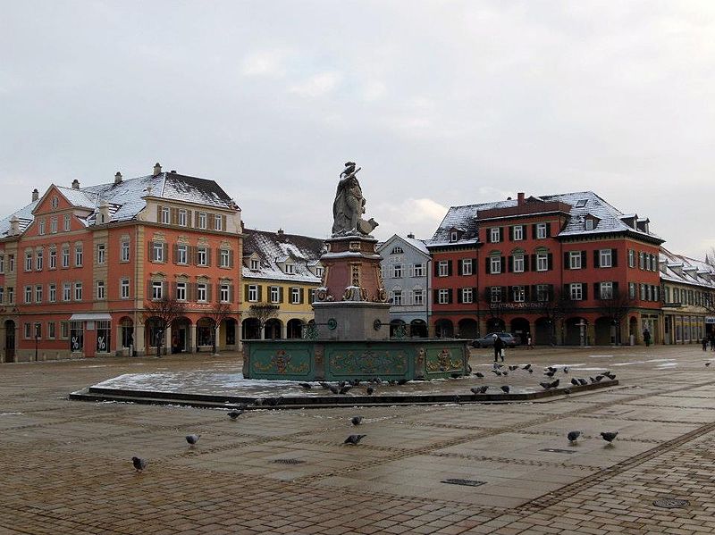 Fichier:Marktplatz (Ludwigsburg).jpg