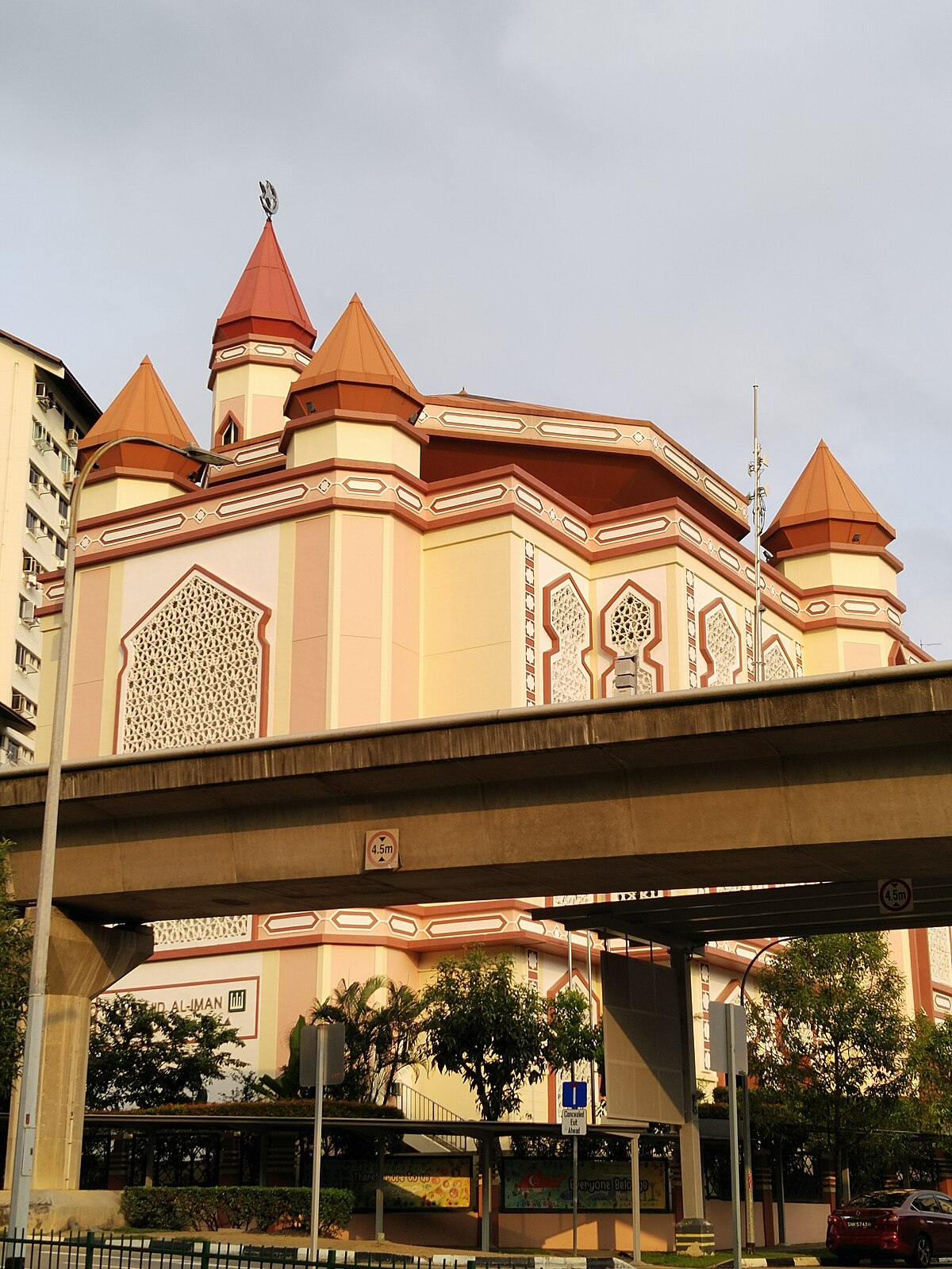 Masjid Al-Iman - Wikipedia