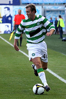 McGeady playing for Celtic in August 2009 McGeady Dinamo Moscow Celts.jpg