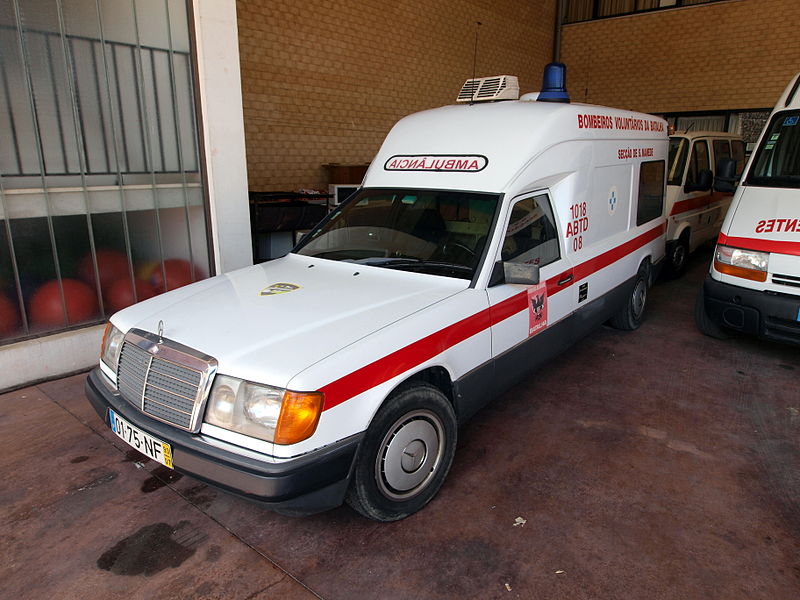 File:Mercedes ambulance, Bombeiros Batalha, Unit 1018 ABDT 08 pic2.JPG