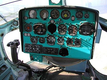 Tập_tin:Mi-2_cockpit_Kosice.jpg