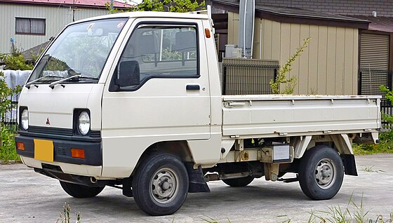 Mitsubishi Minicab U11T truck Super Deluxe 3-way bed.jpg