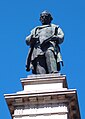 Estatua de Dalmacio Vélez Sársfield.