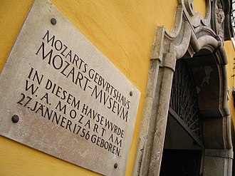 https://upload.wikimedia.org/wikipedia/commons/thumb/f/fe/Mozarts_Geburtshaus.JPG/330px-Mozarts_Geburtshaus.JPG