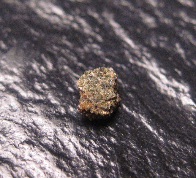 File:NWA 998 meteorite, nakhlite.jpg