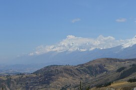 Nevado Huascarán, picos norte y sur, desde la laguna Radián.jpg