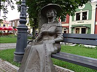 Pomnik – ławeczka Marii Resseguier w parku przy Placu Wolności