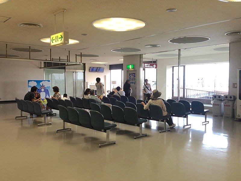 File:Observation floor of Nagoya Airport - 3.jpg