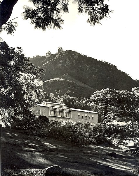 File:Old Parliament seen from Botanical Gardens, with Zomba Mountain in the background, May 1962.jpg