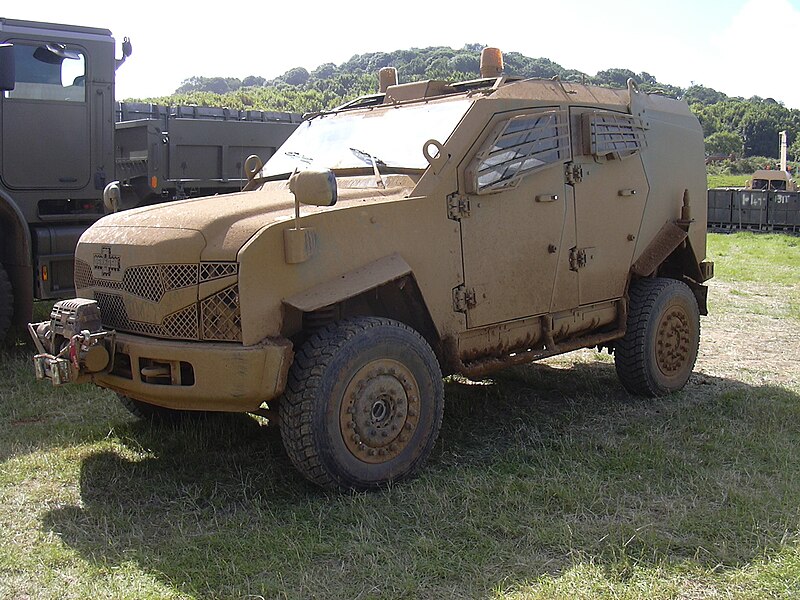 العربه المدرعه Plasan Sand Cat الاسرائيليه 800px-Oshkosh_SandCat_side