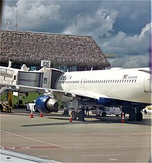 Avión de Delta Air Lines en el aeropuerto.