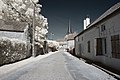 Français : Rue de l'Église, Pagny-la-Ville (Côte d'Or, Bourgogne, France) photographié avec un filtre infrarouge 720 nm. Català: Carrer de l'Església, Pagny-la-Ville (Costa d'Or, Borgonya, França) fotografiat amb un filtre infraroig 720 nm. Español: Calle de la Iglesia, Pagny-la-Ville (Côte d'Or, Borgoña, Francia) fotografiado con un filtro infrarrojo 720 nm.