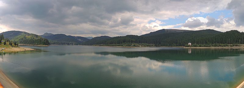 File:Panorama lacul Bolboci - panoramio.jpg