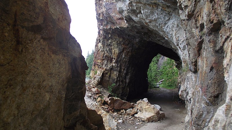 File:Partly Collapsed Tunnel - panoramio.jpg