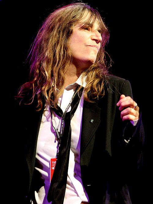 Smith performing in 2006