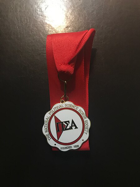 File:Pi Sigma Alpha, Medal.jpg