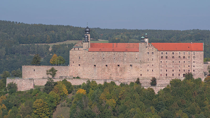 File:Plassenburg, Kulmbach from south (02).jpg