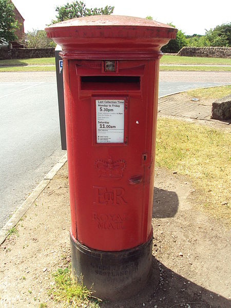 File:Postbox, Norton Gate, Runcorn - DSC06754.JPG