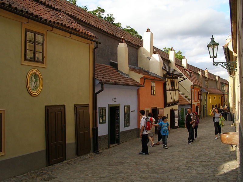 File:Pražský hrad, Praha 1, č.p. 1 - část souboru - Zlatá ulička.JPG