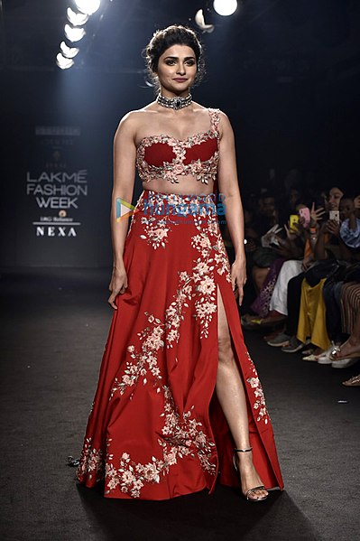 File:Prachi Desai graces Lakme Fashion Week 2018, Day 5 (16).jpg