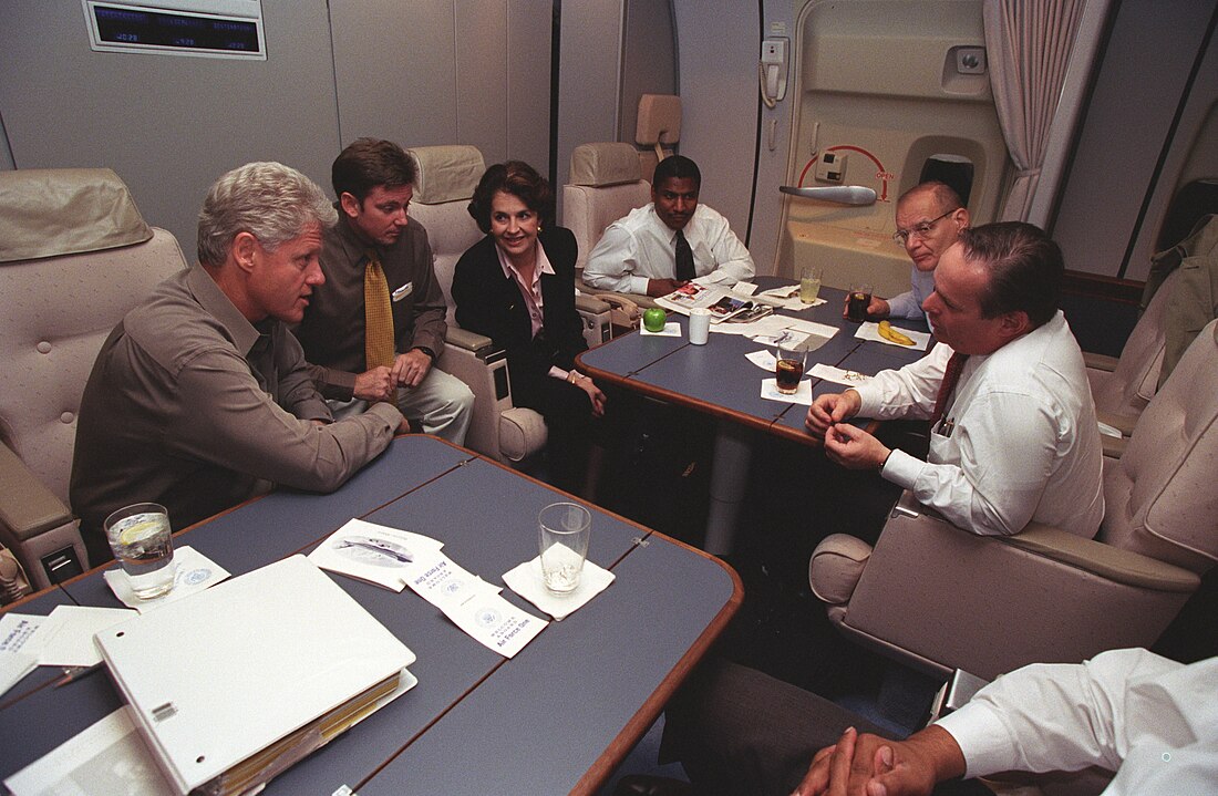 File:President Clinton meeting with advisers on Air Force One.jpg