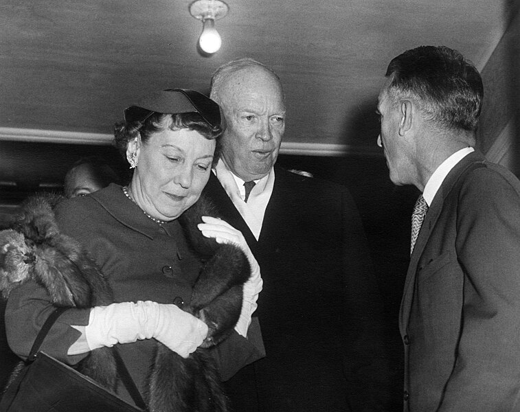 File:President Dwight Eisenhower and Mrs. Mamie Eisenhower at the Capitol for the President's State of the Union Address.jpg