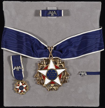 Tập tin:Presidential-medal-of-freedom.jpg