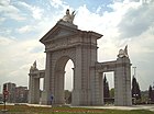 Ворота Сан-Висенте. 1770—1775. Мадрид. Демонтированы в 1892 году и перестроены в 1994—1995 годах