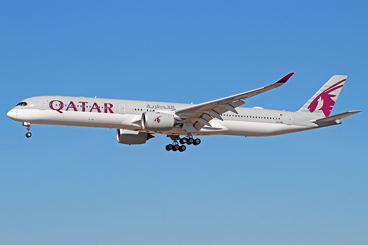File:Qatar Airways Airbus A350-1000 (A7-ANA).jpg - Wikipedia