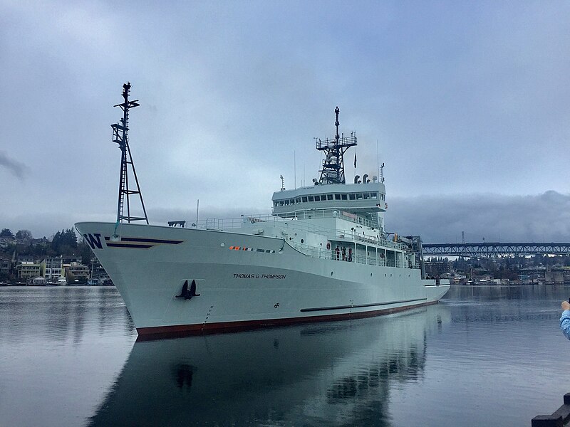 File:RV Thomas G. Thompson in 2018.jpg