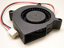 A small blower fan is used to direct air across a laptop computer's CPU cooler. Radialluefter.jpg