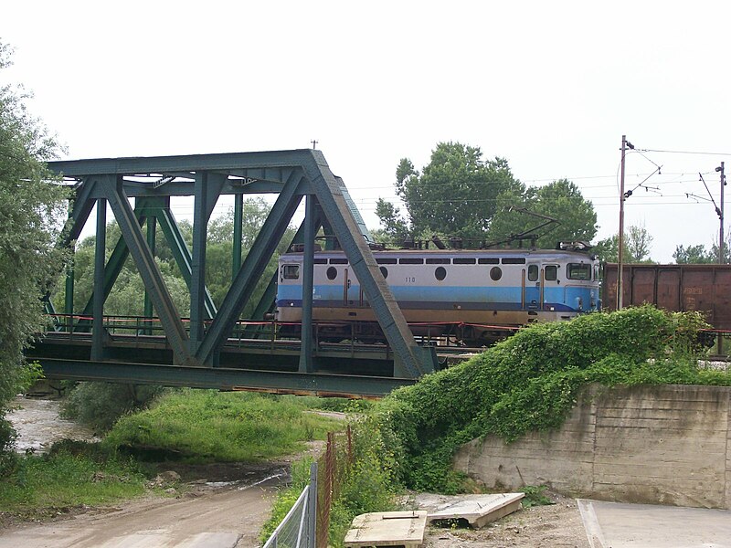 File:Railway bridge over Krapina river.jpg