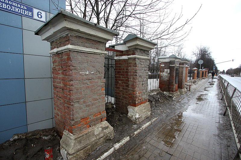 File:Remains of the Chekhov's house 1.jpg